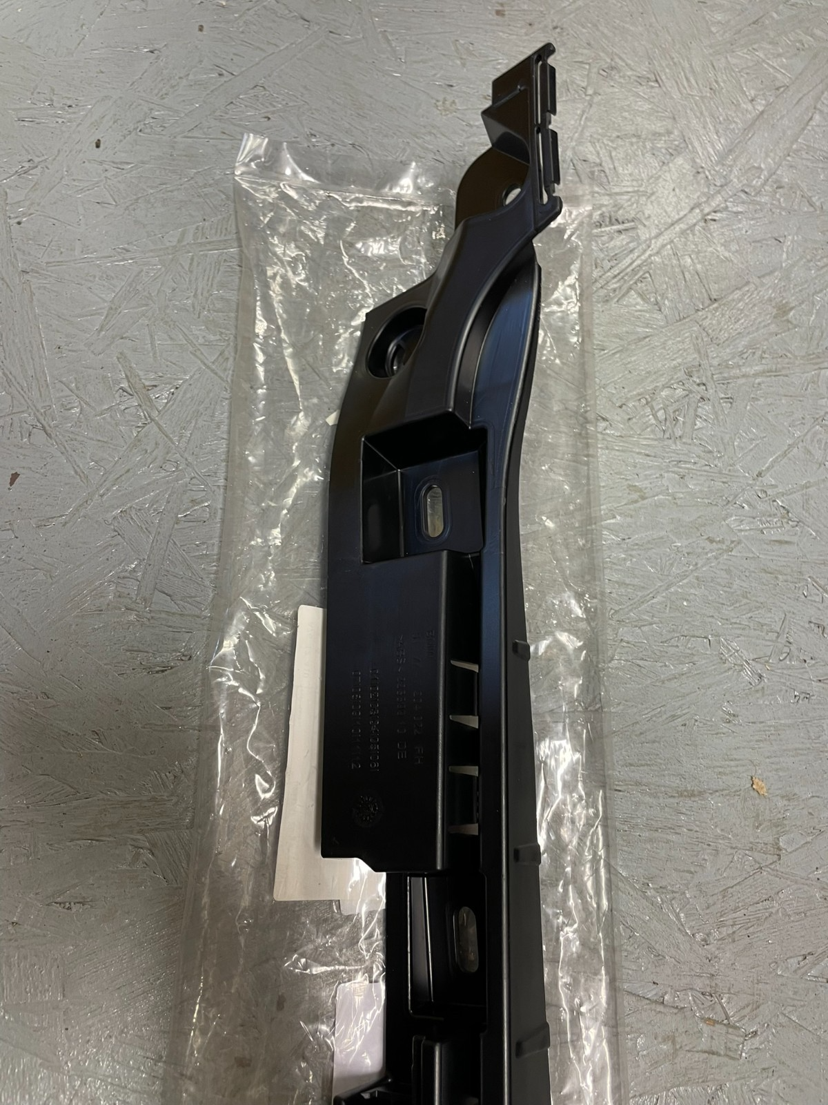BMW 5er F10 / F11 Halter Schwellerleiste hinten rechts 51777204022 Original – Bild 12