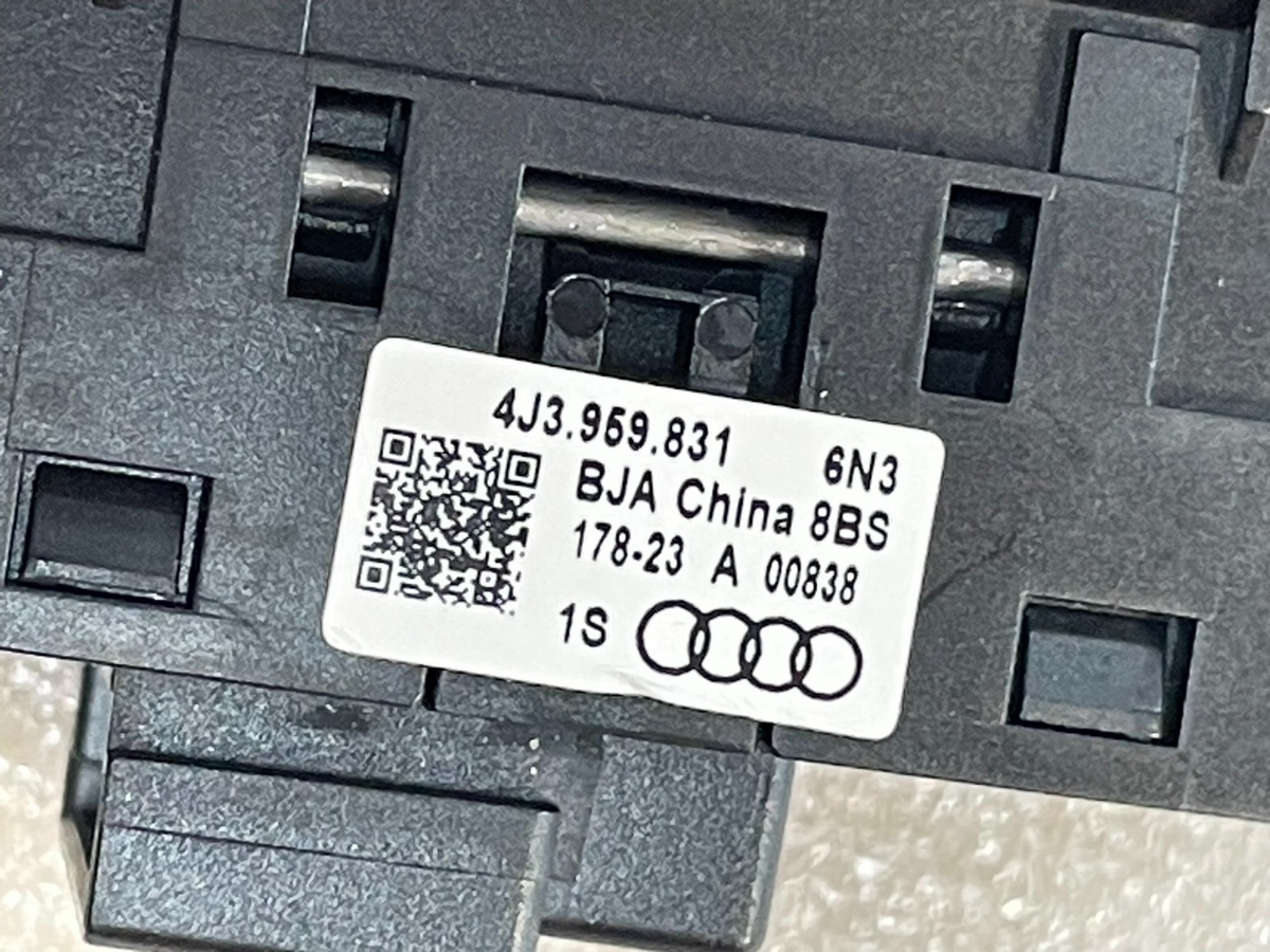 Audi e-tron GT Öffnungstaste Motorhaube 4J3959831 – Bild 3