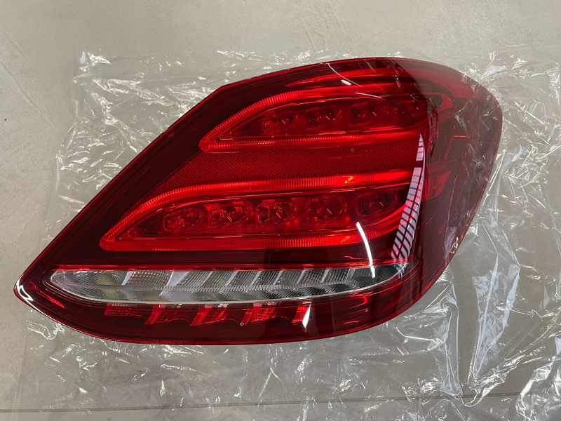Mercedes-Benz C W205 zadní světlo pravé USA SAE A2059062102