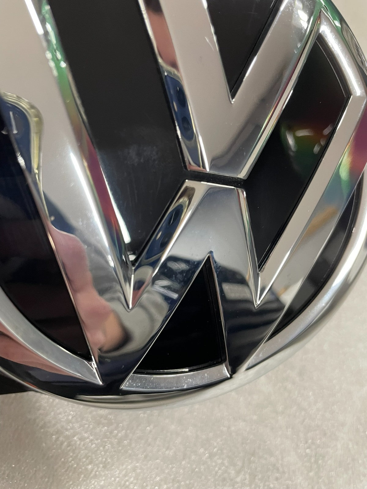 Volkswagen Passat Golf Eos tailgate handle with VW logo 6R0827469D – image 5