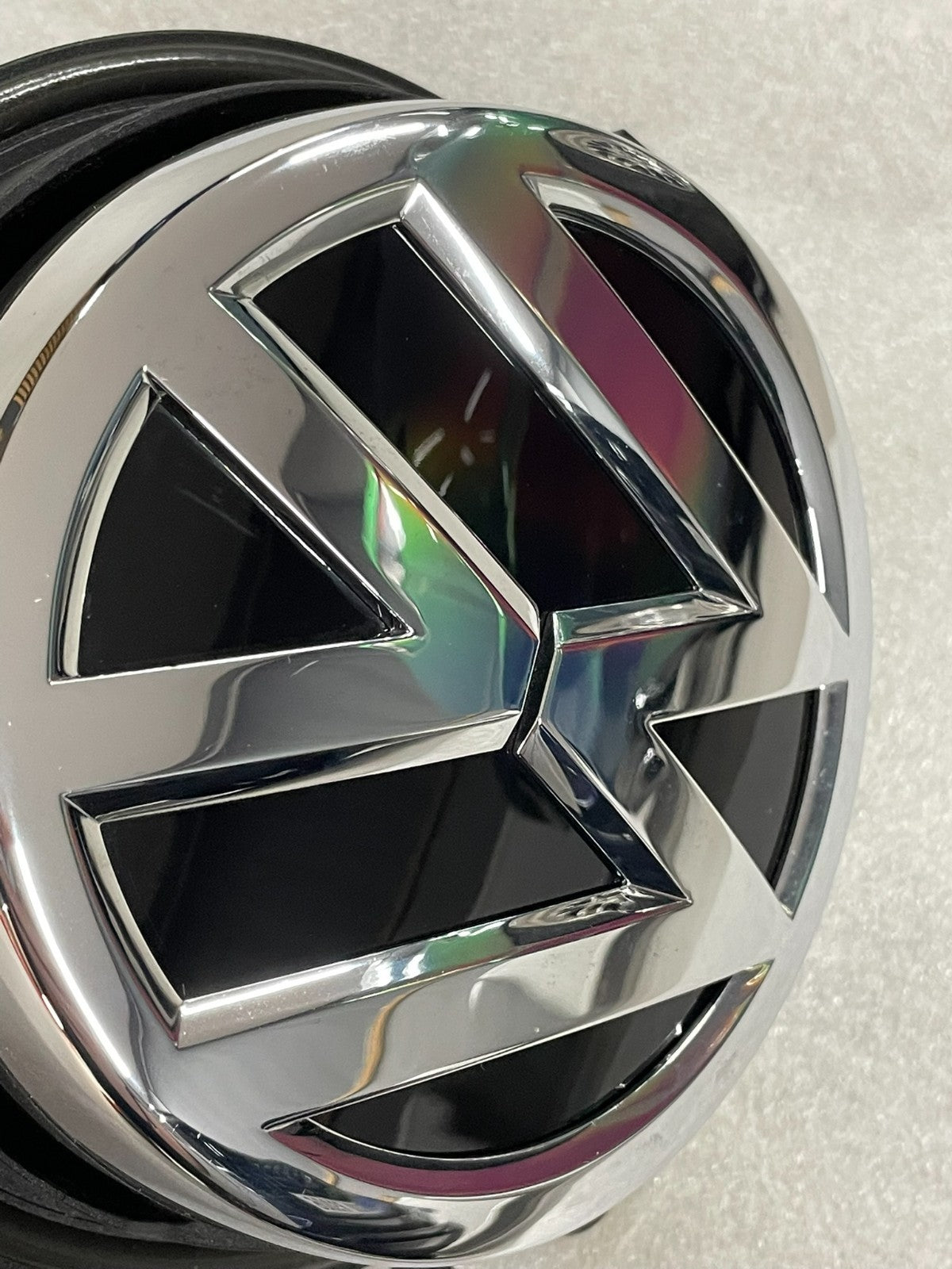 Volkswagen Passat Golf Eos tailgate handle with VW logo 6R0827469D – image 7