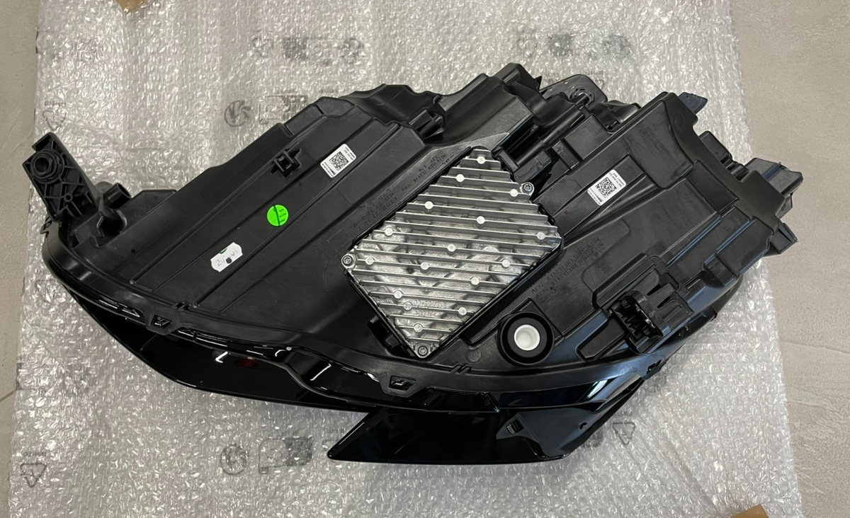 Audi A3 S3 RS3 8Y Headlight Matrix LED Right, Crack in Corner 8Y0941036H – image 5