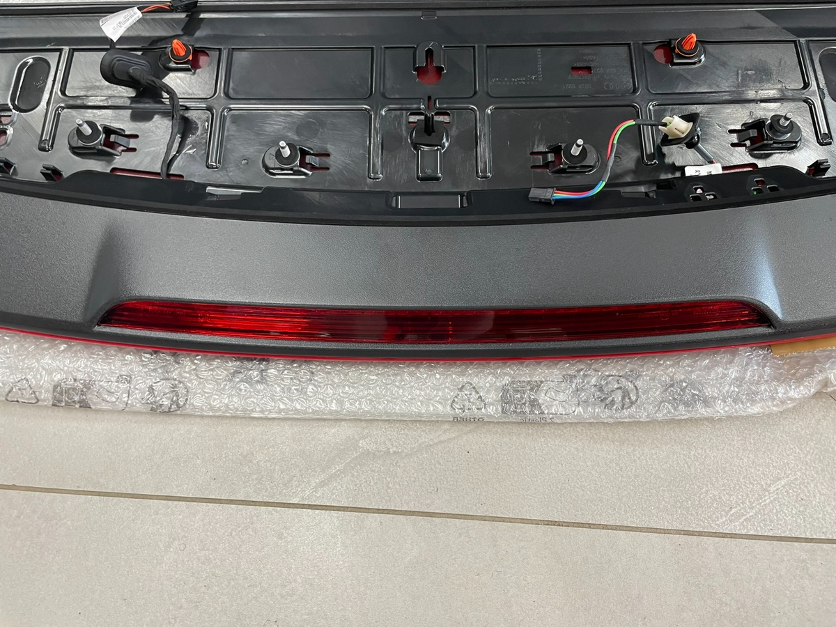 Audi Q2 S-Line Heckspoiler mit 3. Bremsleuchte 81A827933C – Bild 2