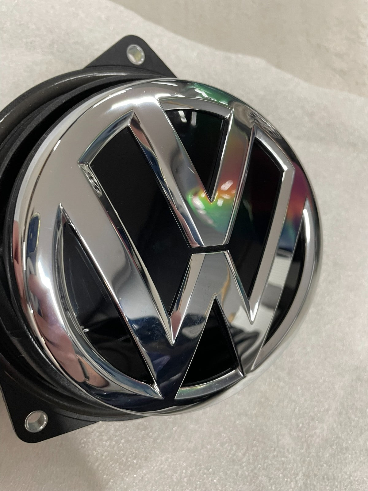 Volkswagen Passat Golf Eos tailgate handle with VW logo 6R0827469D – image 4
