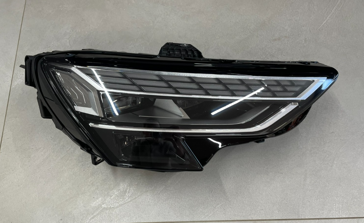 Audi A3 S3 RS3 8Y Headlight Matrix LED Right, Crack in Corner 8Y0941036H – image 7