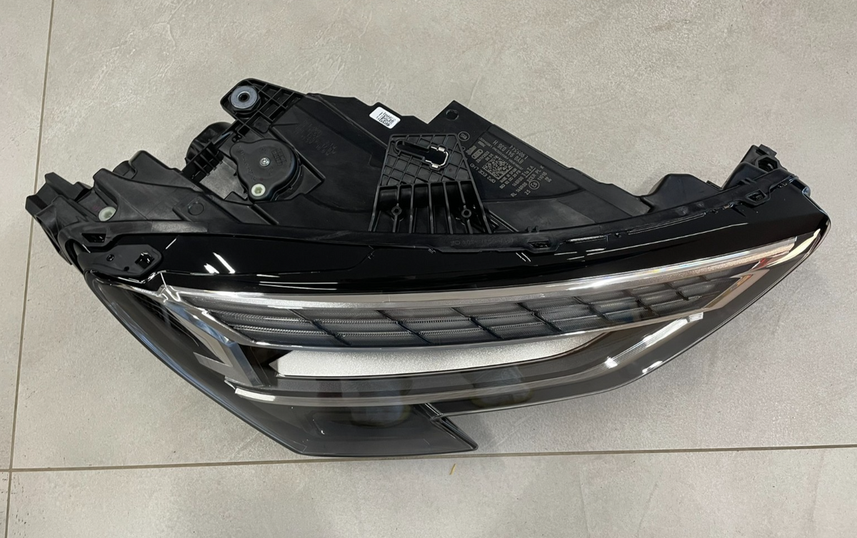 Audi A3 S3 RS3 8Y Headlight Matrix LED Right, Crack in Corner 8Y0941036H – image 9