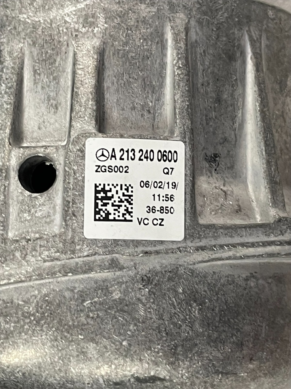 Mercedes-Benz E-Class W213 uložení motoru vpravo – A2132400600 – obrázek 2