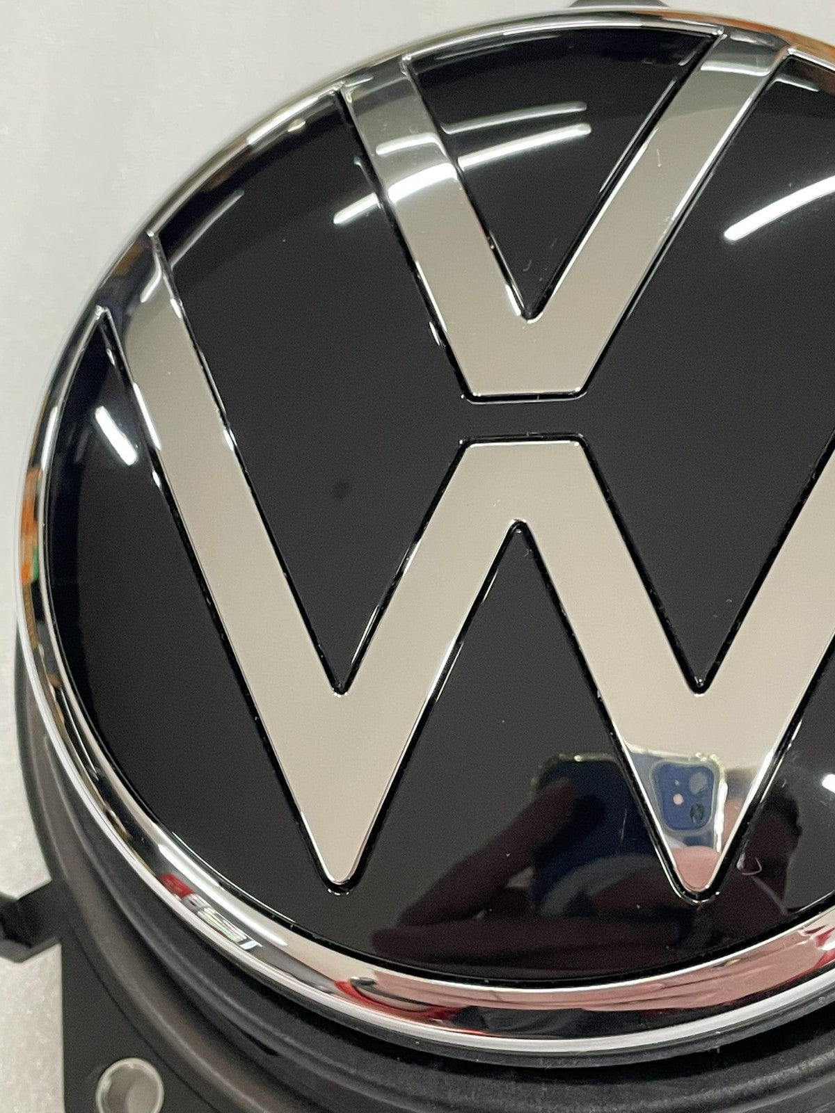 VW Golf 7 madlo páté dveře s emblémem VW – 5G9827469D – obrázek 6