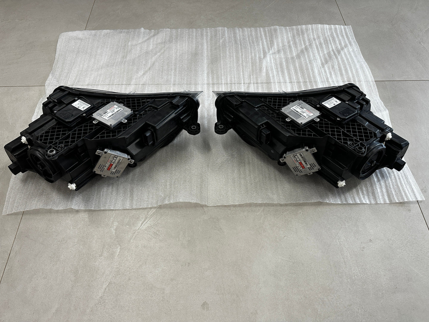 Front Xenon Headlights Set Škoda Superb III – 3V1941015B / 3V1941016B