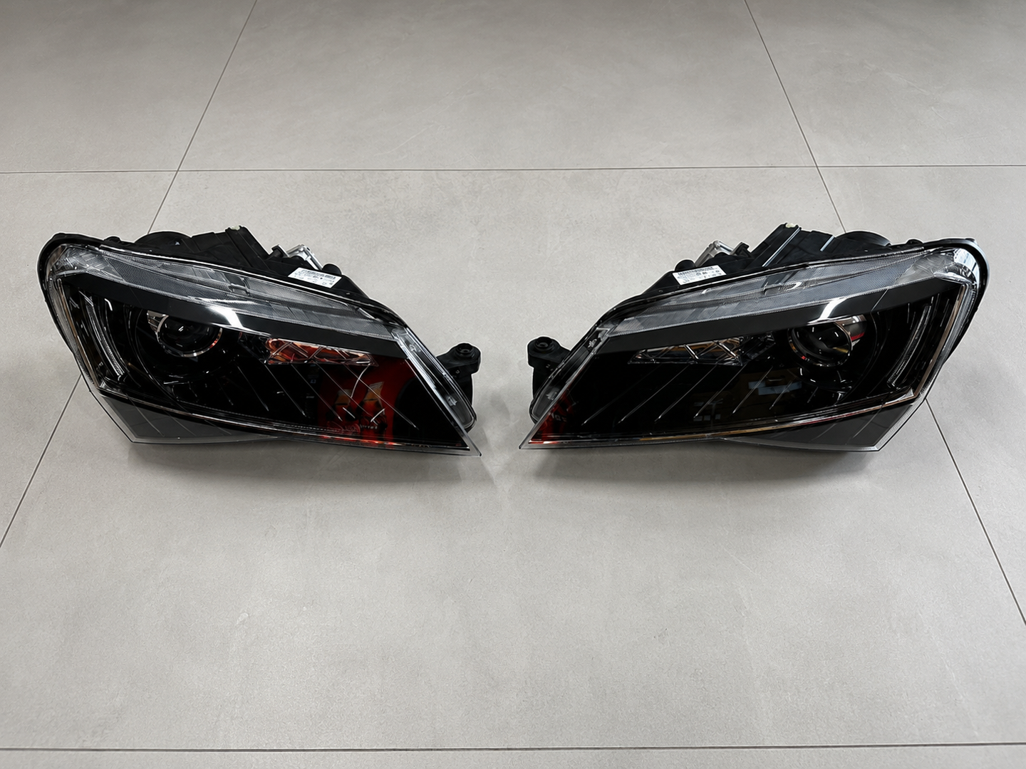 Front Xenon Headlights Set Škoda Superb III – 3V1941015B / 3V1941016B