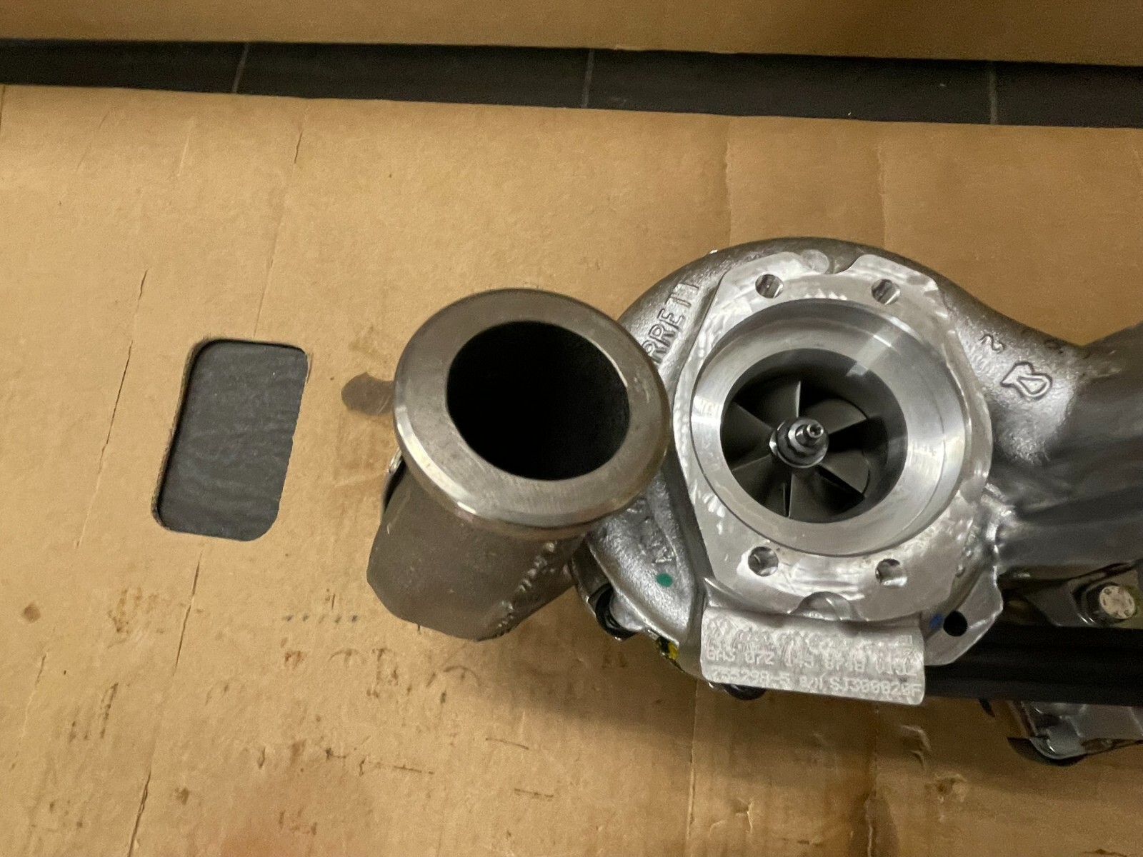 07Z145874G VW PHAETON 5.0 TDI -AJS- V10 TURBOLADER RECHTS 07Z145874G ORIG.NEU VW - Obrázek 18