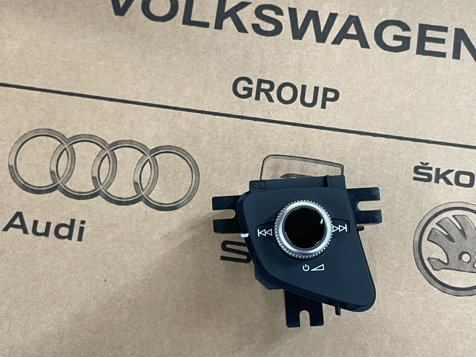 4M2919616B AUDI Q7 4M RHD LAUTSTÄRKEREGLER SCHALTTAFEL 4M2919616B Fast Neu Test - Obrázek 3