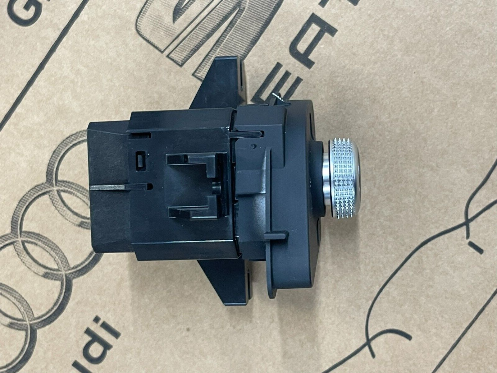 4M2919616B AUDI Q7 4M RHD LAUTSTÄRKEREGLER SCHALTTAFEL 4M2919616B Fast Neu Test - Obrázek 8