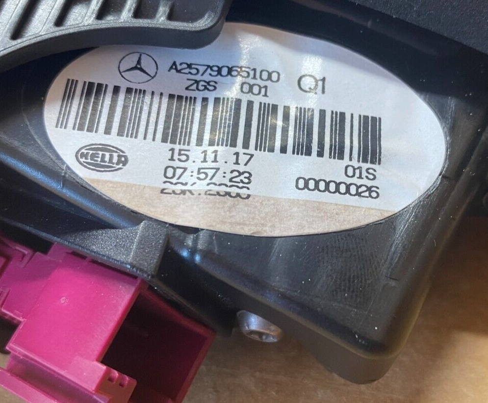 A2579065100 MERCEDES CLS W257 RÜCKLEUCHTE INNEN RECHTS A2579065100 Fast Neu Test - Obrázek 3