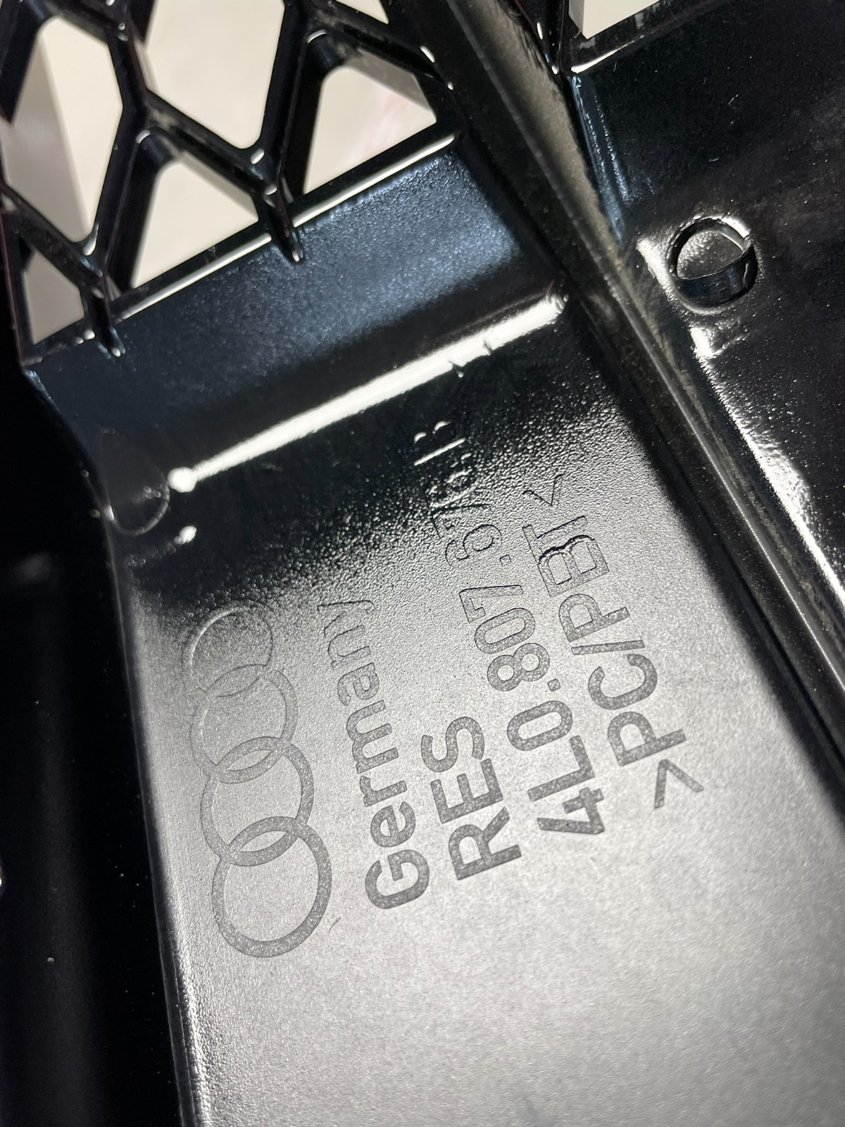 AUDI Q7 4L FRONTSTOßSTANGE RECHTS GRILL S-LINE SCHWARZGLÄNZEND 4L0807676B ORIG - Obrázek 3