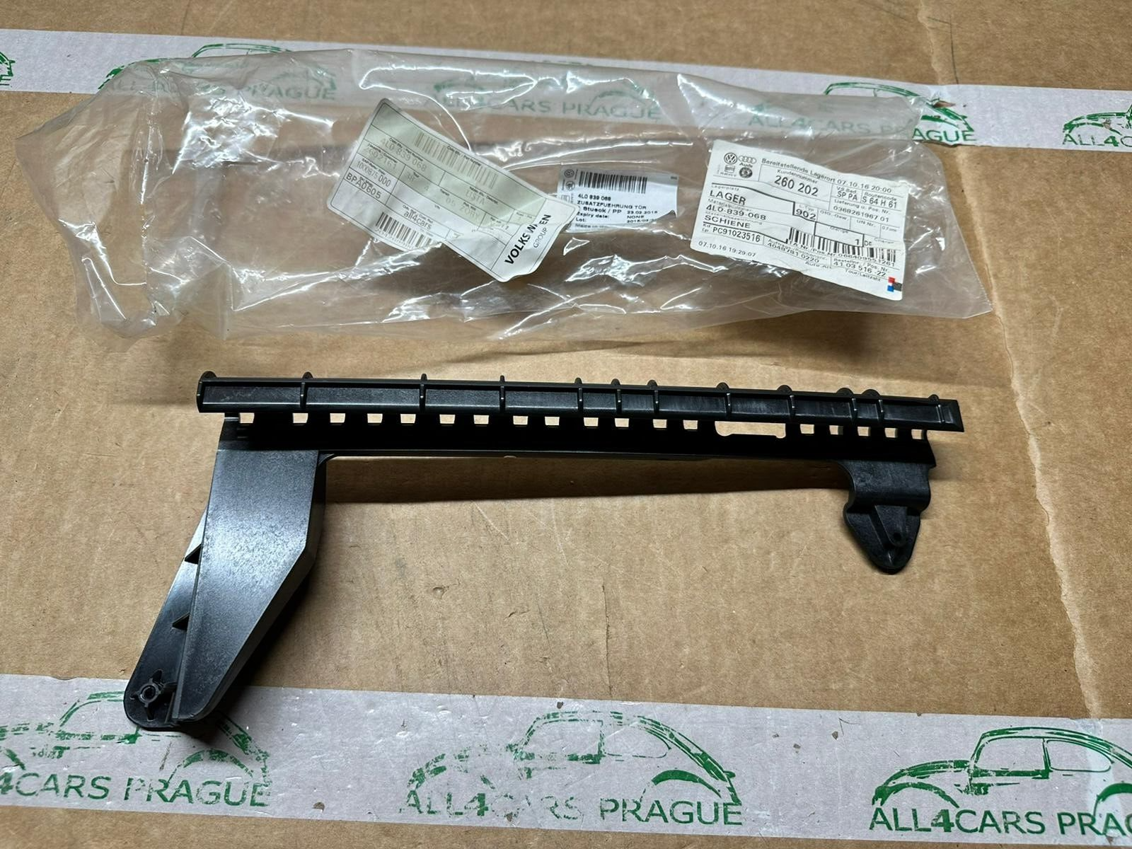 AUDI Q7 4L FUHRUNGSSCHIENE SEITENSCHEIBE 4L0839068 ORIGINAL NEU!!!