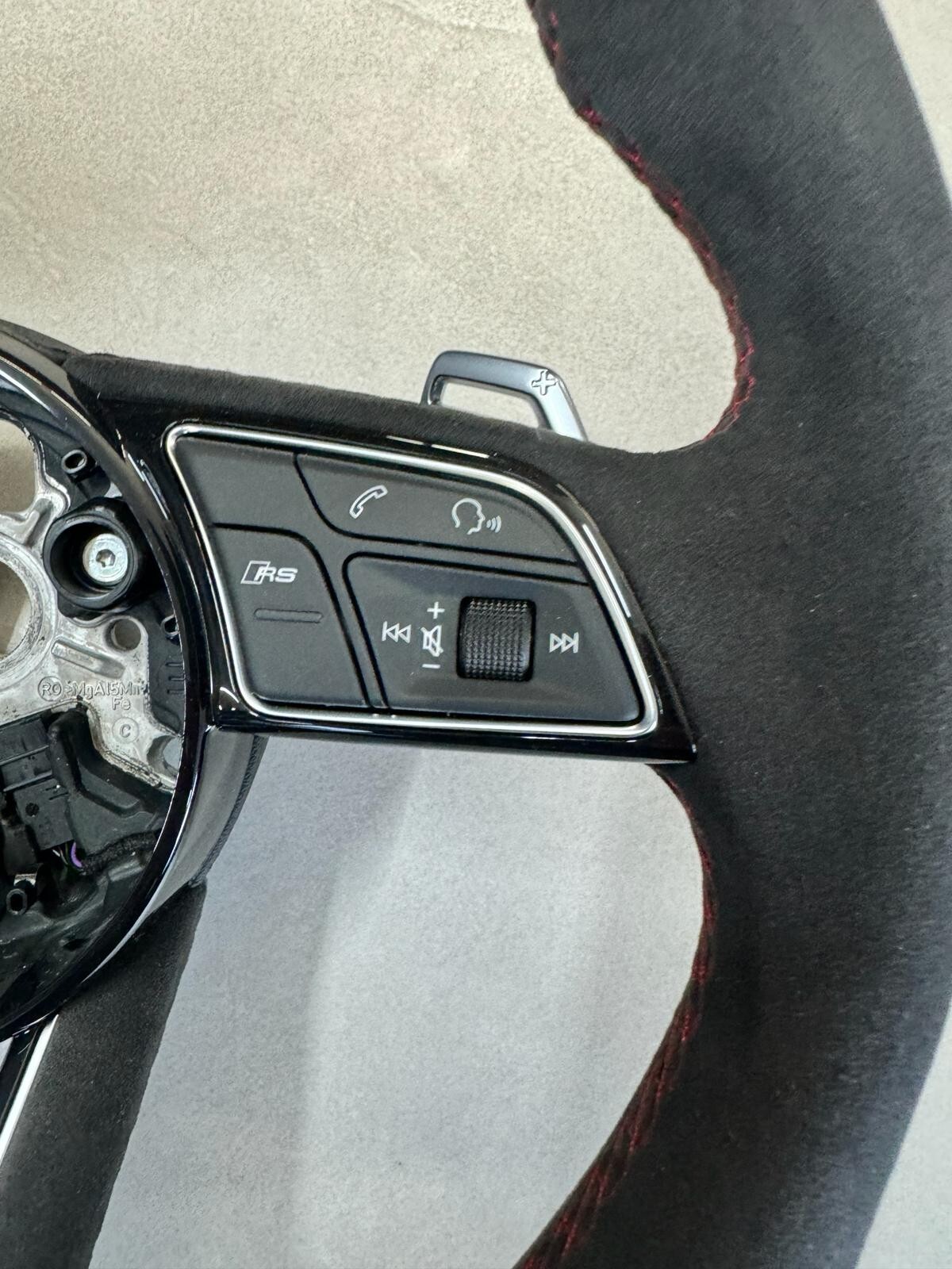 AUDI RS4 RS5 RS LENKRAD ALCANTARA SPORT LENKRAD SCHALTWIPPEN ABGEFLACHT NEU ORIG - Obrázek 6