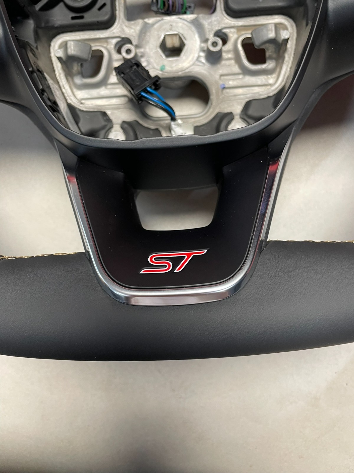 FORD FOCUS ST-LINE SPORTLENKRAD ABGEFLACHT 21816000129 - KX7J3600MC31FQ NEW OE! - Obrázek 6