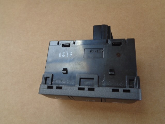 INFINITI TASTEN FÜR KOFFERRAUM UND TRAKTIONSKONTROLLE 251B3-4GA0C Fast Neu Test - Obrázek 4