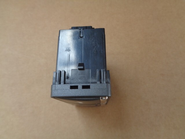 INFINITI TASTEN FÜR KOFFERRAUM UND TRAKTIONSKONTROLLE 251B3-4GA0C Fast Neu Test - Obrázek 5