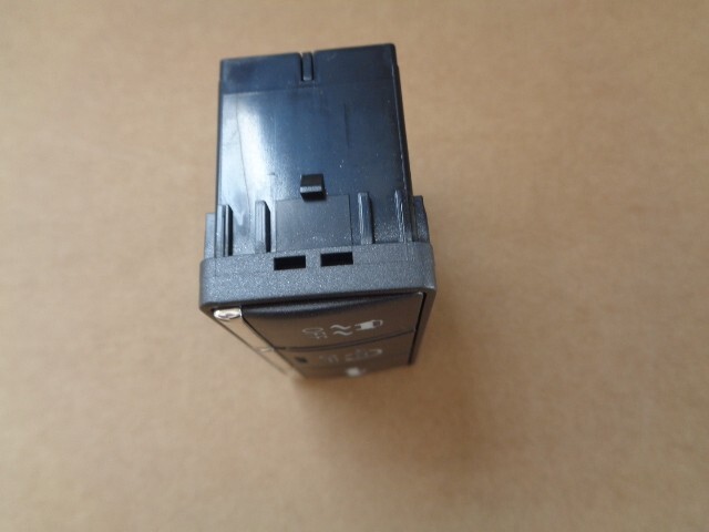 INFINITI TASTEN FÜR KOFFERRAUM UND TRAKTIONSKONTROLLE 251B3-4GA0C Fast Neu Test - Obrázek 7