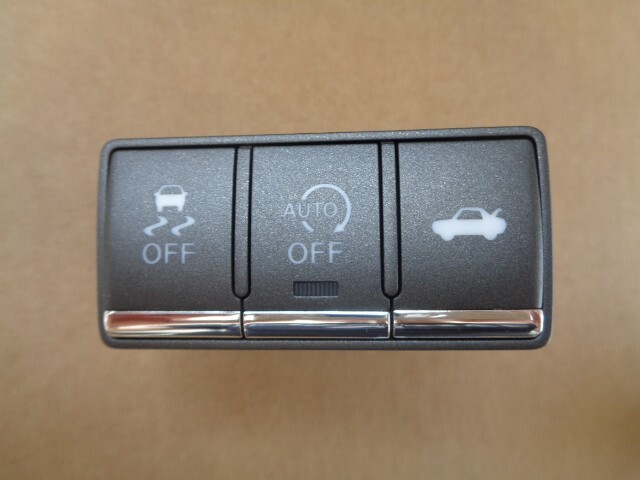 INFINITI TASTEN FÜR KOFFERRAUM UND TRAKTIONSKONTROLLE 251B3-4GA0C Fast Neu Test