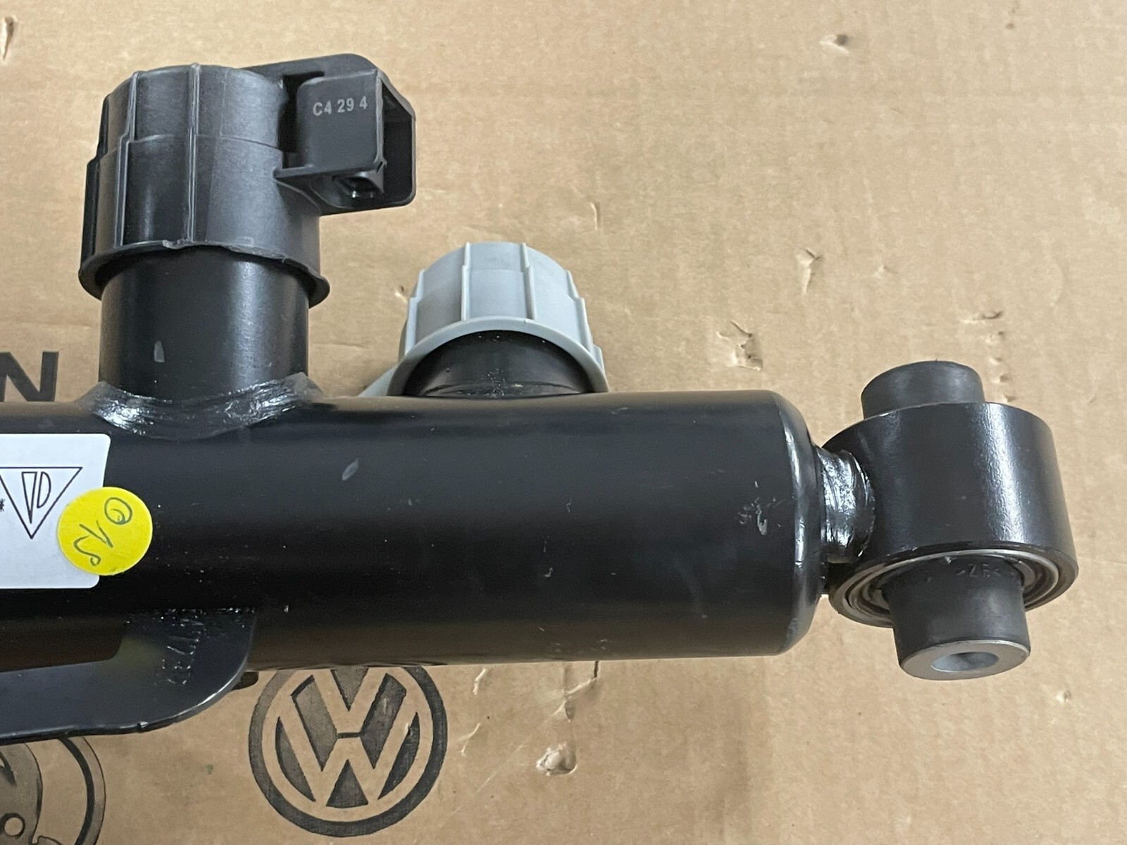 PORSCHE CAYENNE 9YA-2 STOSSDÄMPFER ELEKTRISCH HINTEN RECHTS 9Y0513028F ORIG NEU - Obrázek 12