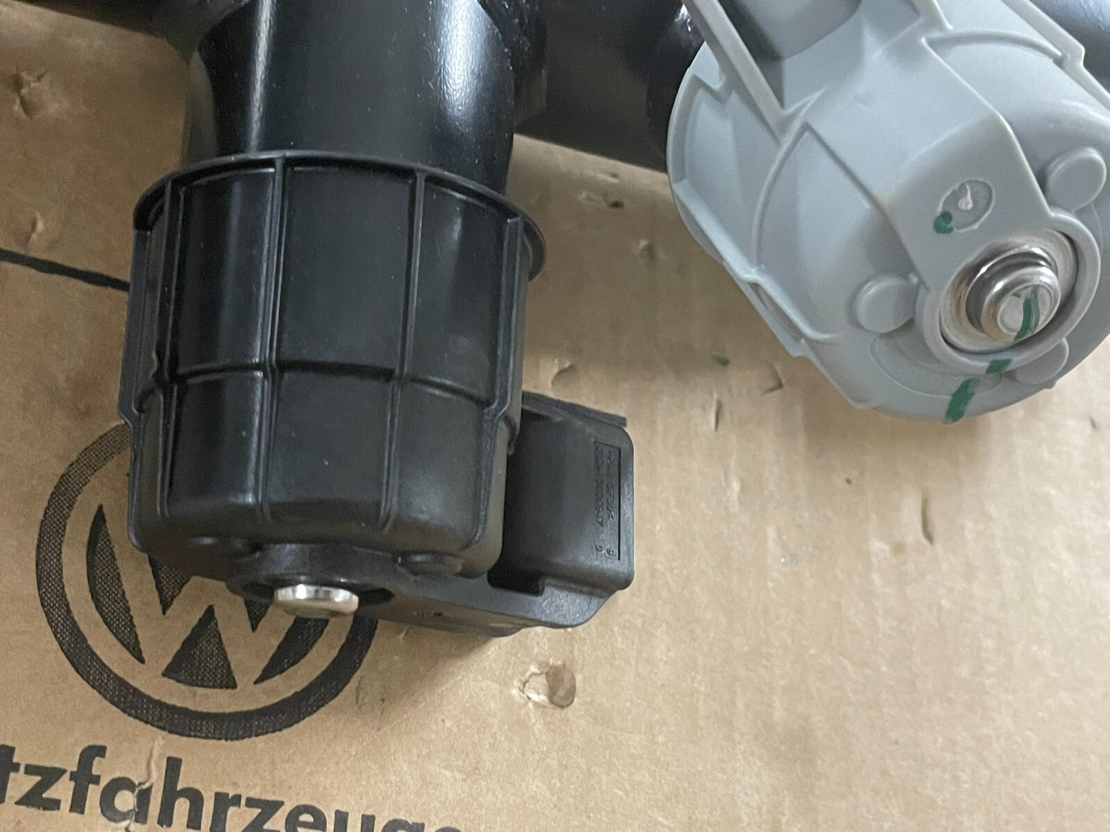 PORSCHE CAYENNE 9YA-2 STOSSDÄMPFER ELEKTRISCH HINTEN RECHTS 9Y0513028F ORIG NEU - Obrázek 20