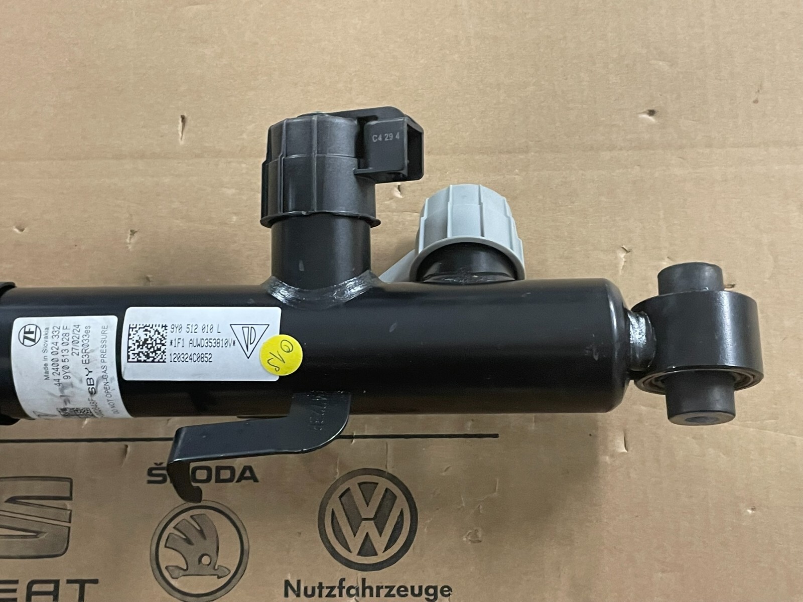 PORSCHE CAYENNE 9YA-2 STOSSDÄMPFER ELEKTRISCH HINTEN RECHTS 9Y0513028F ORIG NEU - Obrázek 23