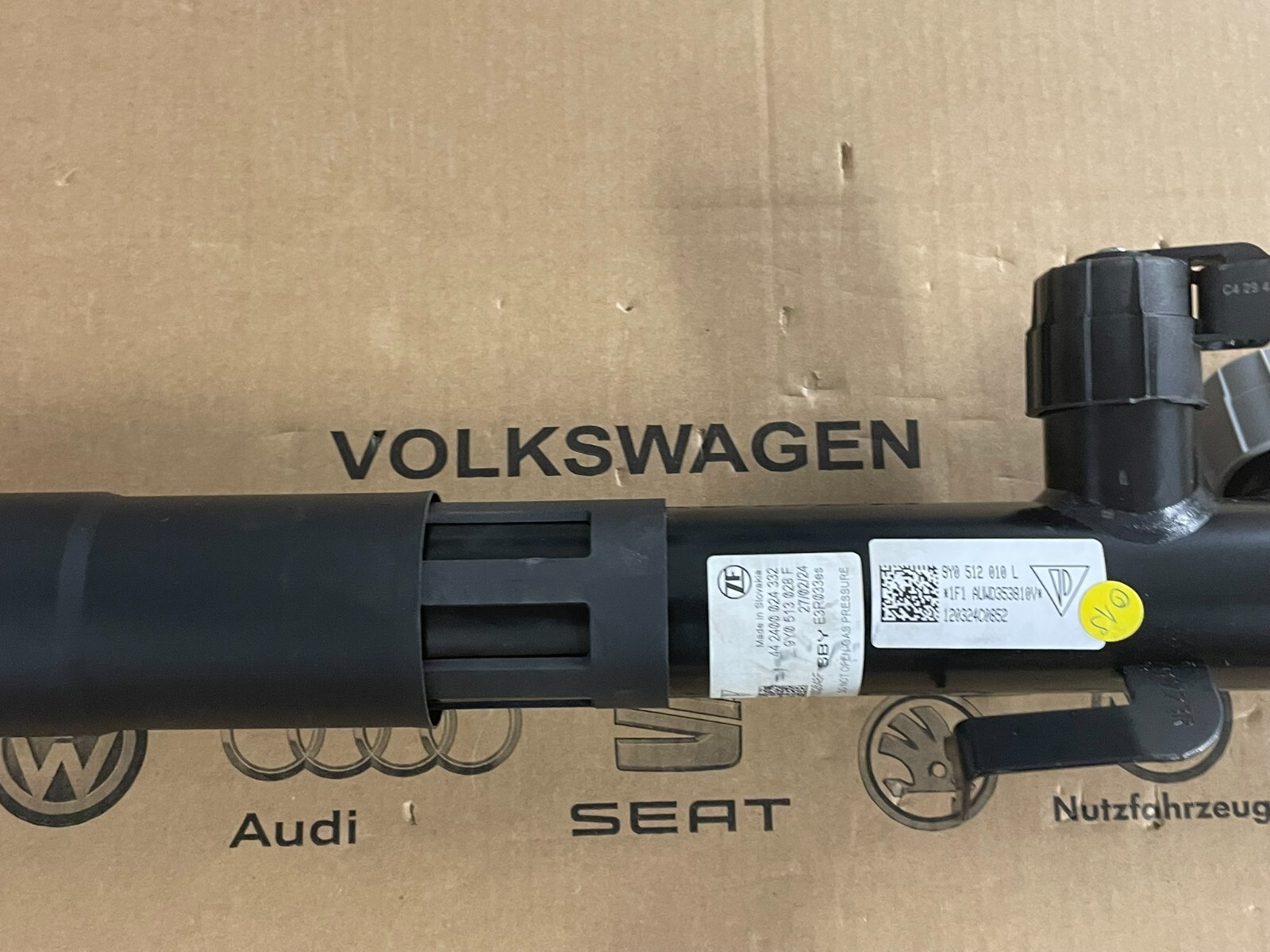 PORSCHE CAYENNE 9YA-2 STOSSDÄMPFER ELEKTRISCH HINTEN RECHTS 9Y0513028F ORIG NEU - Obrázek 9