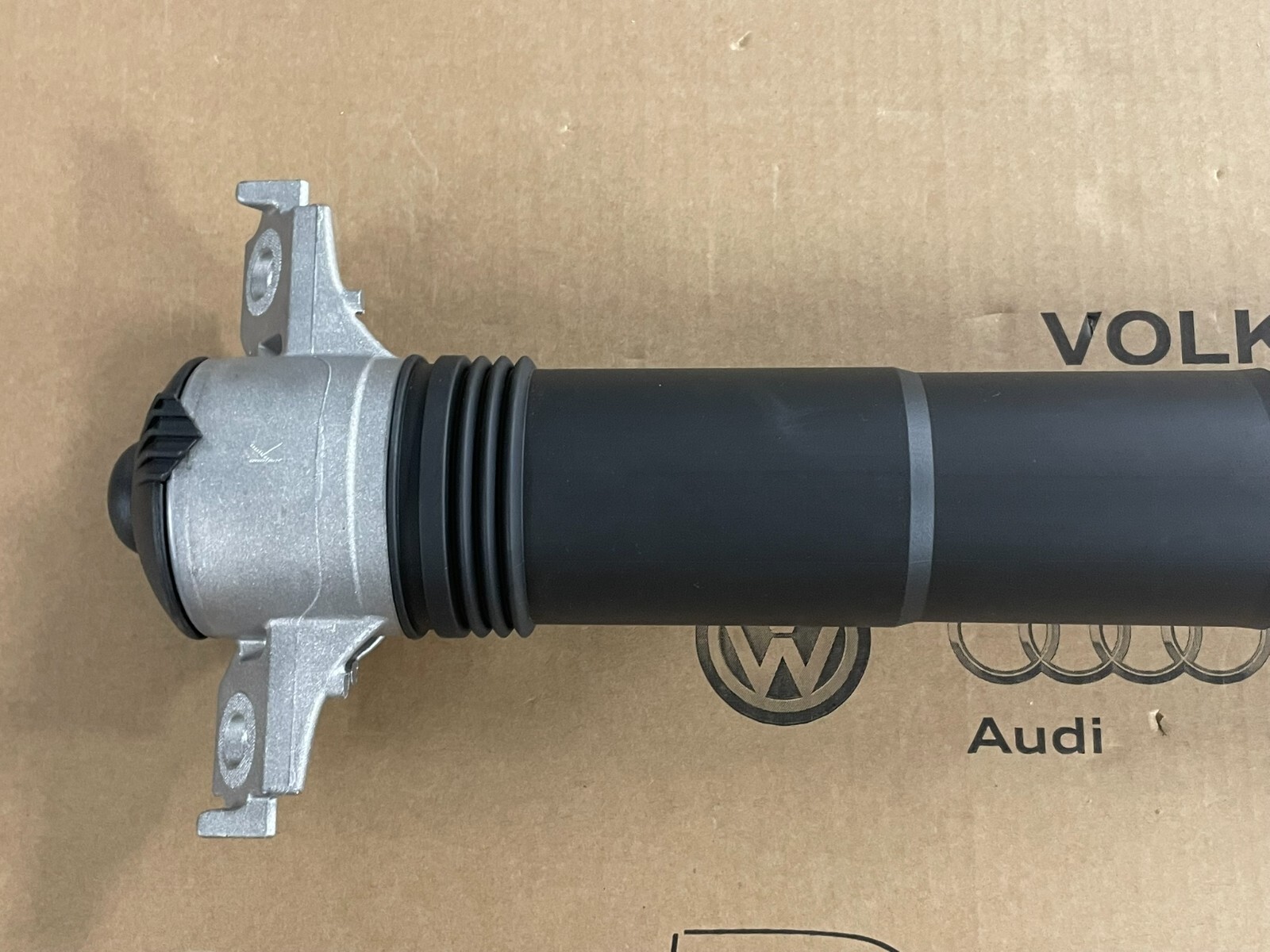 PORSCHE CAYENNE 9YA-2 STOSSDÄMPFER ELEKTRISCH HINTEN RECHTS 9Y0513028F ORIG NEU - Obrázek 10