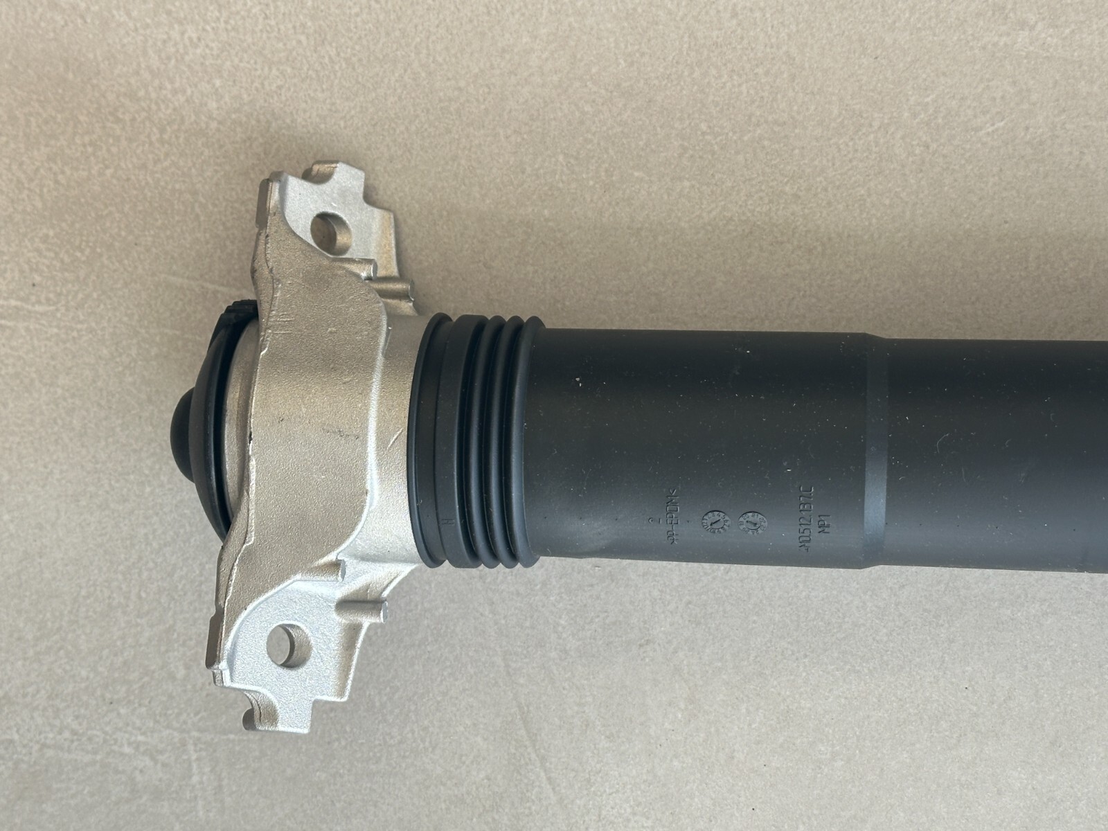 PORSCHE CAYENNE 9YA-2 STOSSDÄMPFER ELEKTRISCH HINTEN RECHTS 9Y0513028F ORIG NEU - Obrázek 12