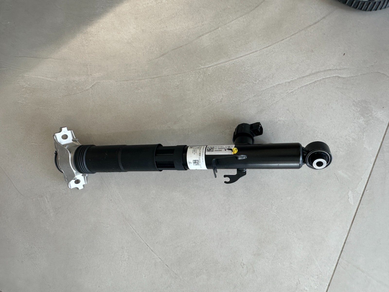 PORSCHE CAYENNE 9YA-2 STOSSDÄMPFER ELEKTRISCH HINTEN RECHTS 9Y0513028F ORIG NEU - Obrázek 20