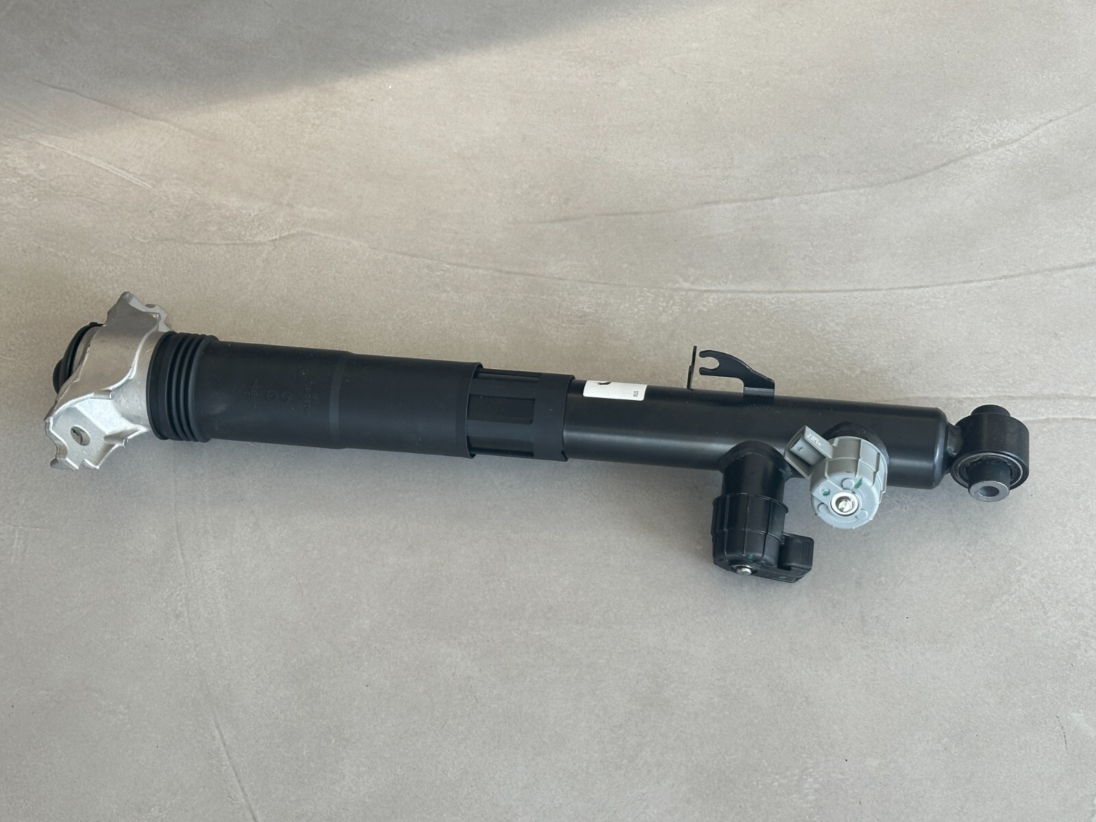 PORSCHE CAYENNE 9YA-2 STOSSDÄMPFER ELEKTRISCH HINTEN RECHTS 9Y0513028F ORIG NEU