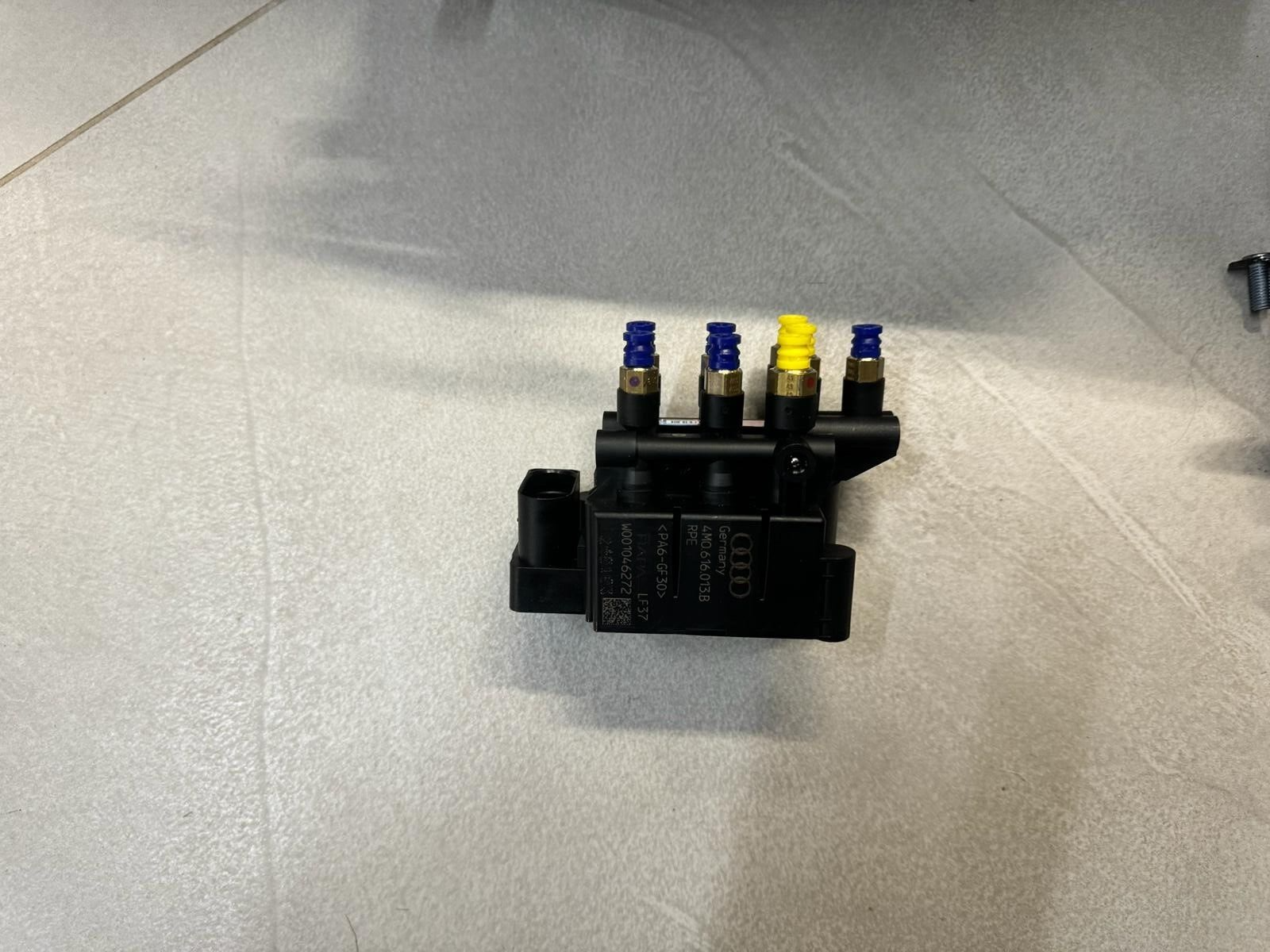 PORSCHE CAYENNE LUFTKOMPRESOR 4M0616005J VENTILEINHEIT 4M0616013B SATZ ORIG.NEU - Obrázek 12