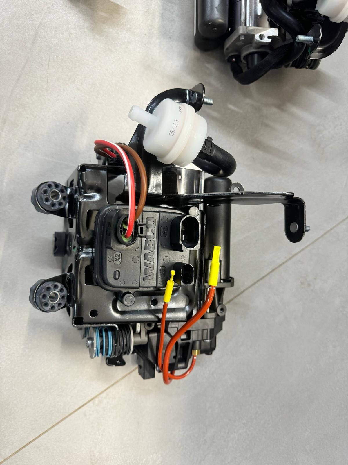 PORSCHE CAYENNE LUFTKOMPRESOR 4M0616005J VENTILEINHEIT 4M0616013B SATZ ORIG.NEU - Obrázek 14