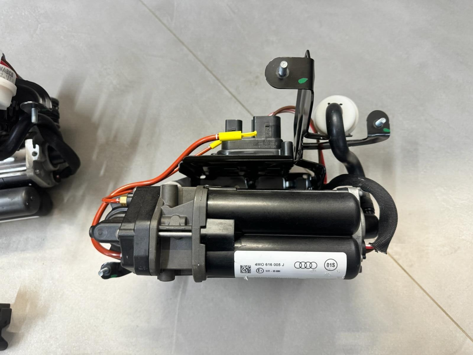 PORSCHE CAYENNE LUFTKOMPRESOR 4M0616005J VENTILEINHEIT 4M0616013B SATZ ORIG.NEU - Obrázek 15