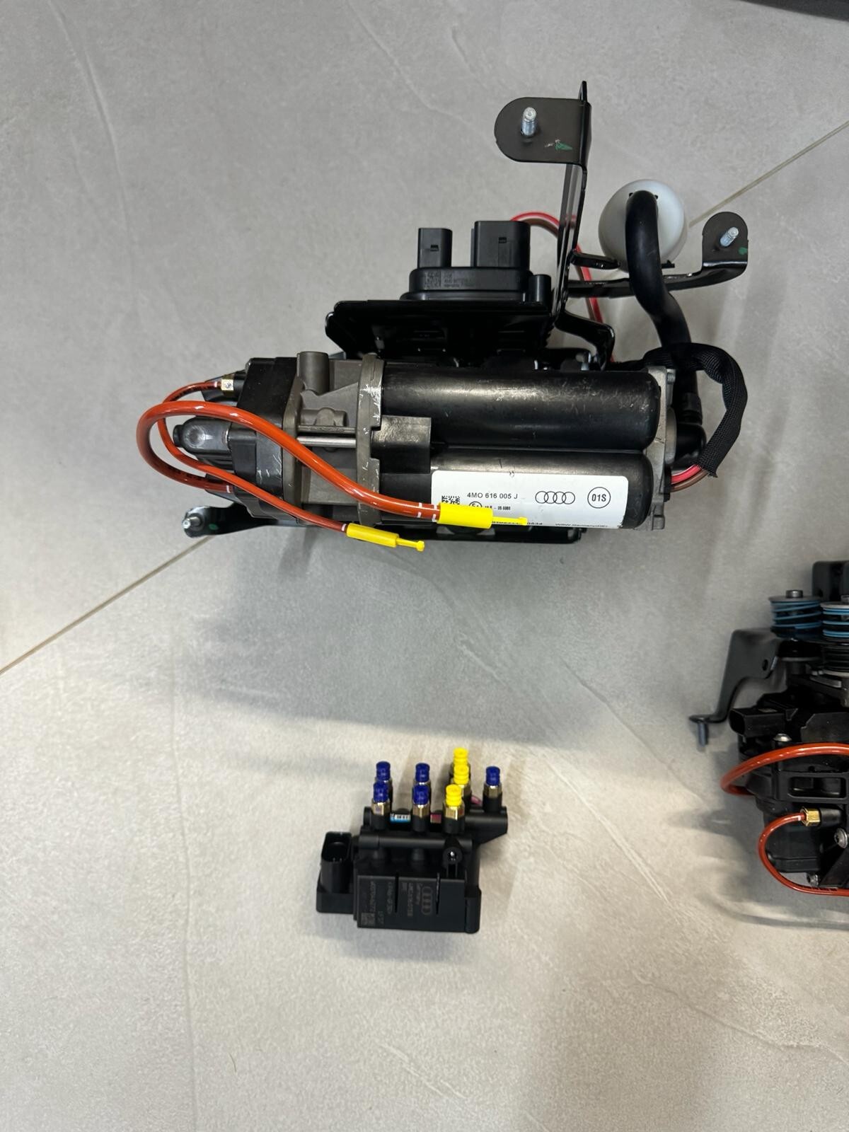 PORSCHE CAYENNE LUFTKOMPRESOR 4M0616005J VENTILEINHEIT 4M0616013B SATZ ORIG.NEU - Obrázek 4