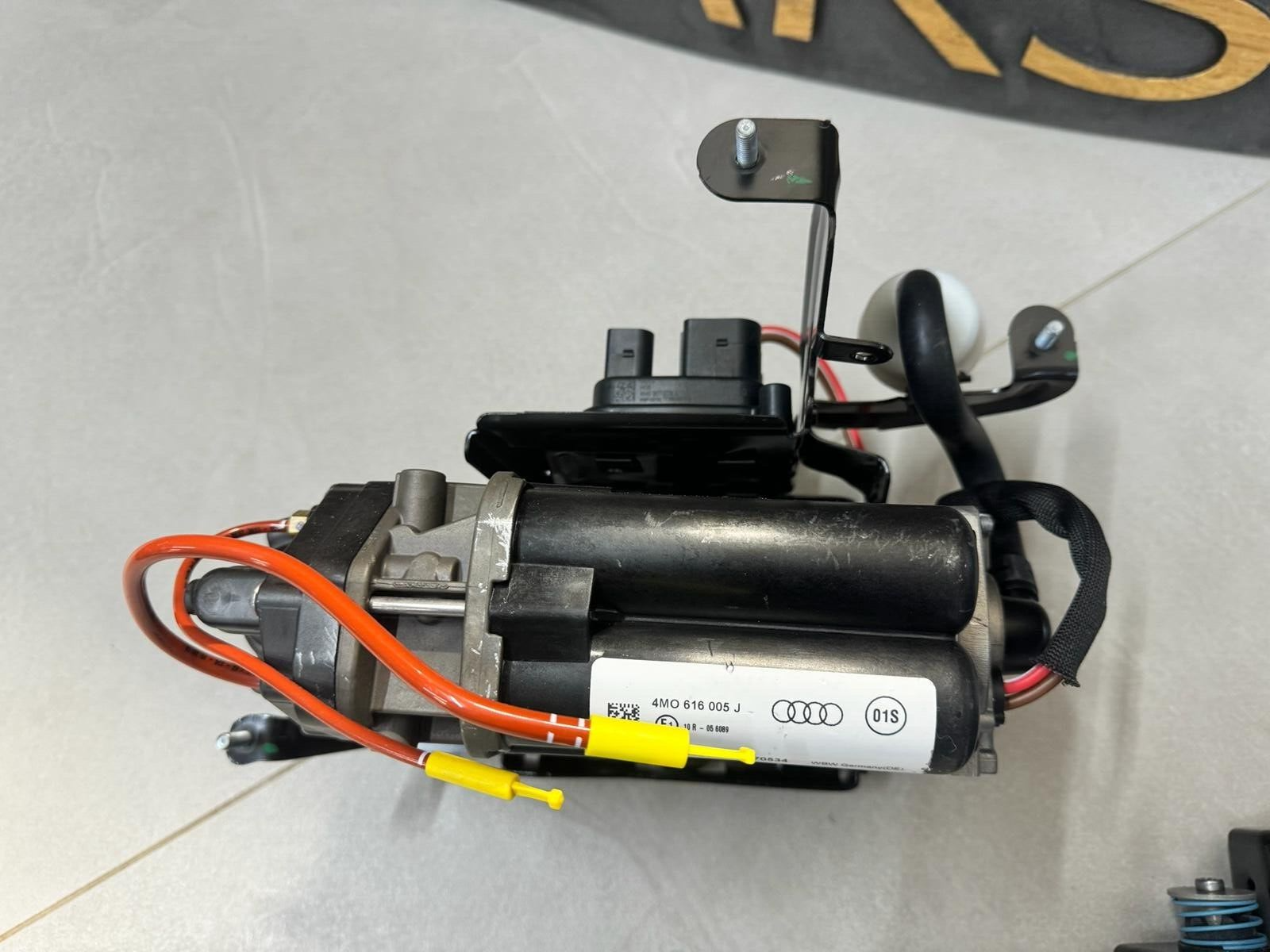 PORSCHE CAYENNE LUFTKOMPRESOR 4M0616005J VENTILEINHEIT 4M0616013B SATZ ORIG.NEU - Obrázek 9