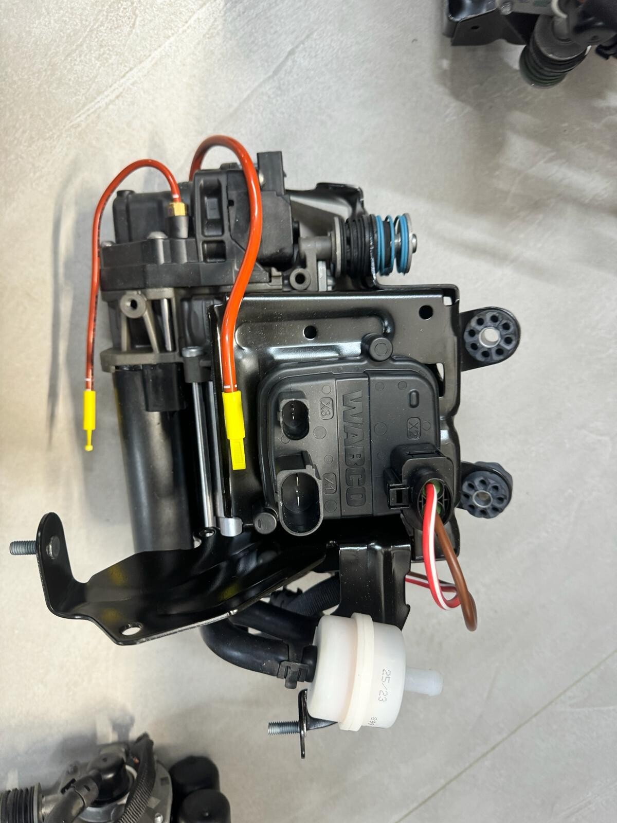 PORSCHE CAYENNE LUFTKOMPRESOR 4M0616005J VENTILEINHEIT 4M0616013B SATZ ORIG.NEU - Obrázek 10