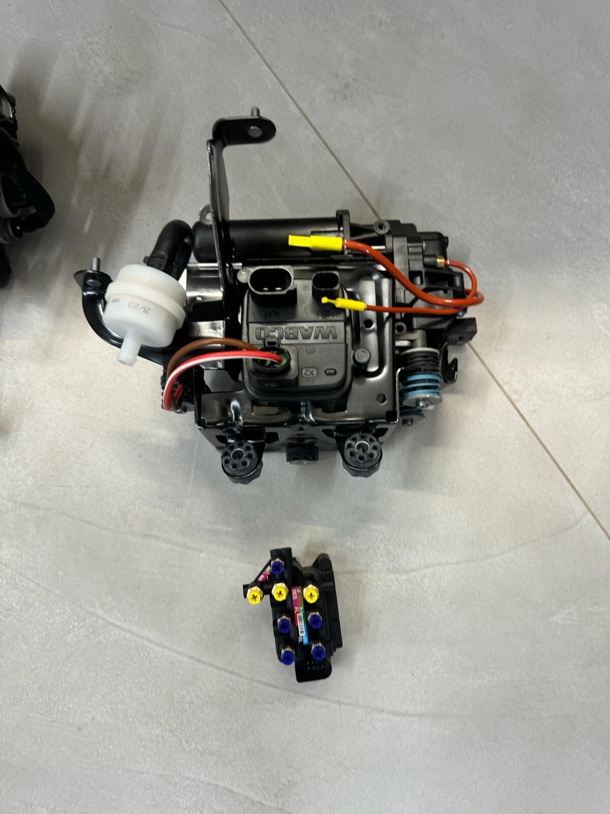 PORSCHE CAYENNE LUFTKOMPRESOR 4M0616005J VENTILEINHEIT 4M0616013B SATZ ORIG.NEU