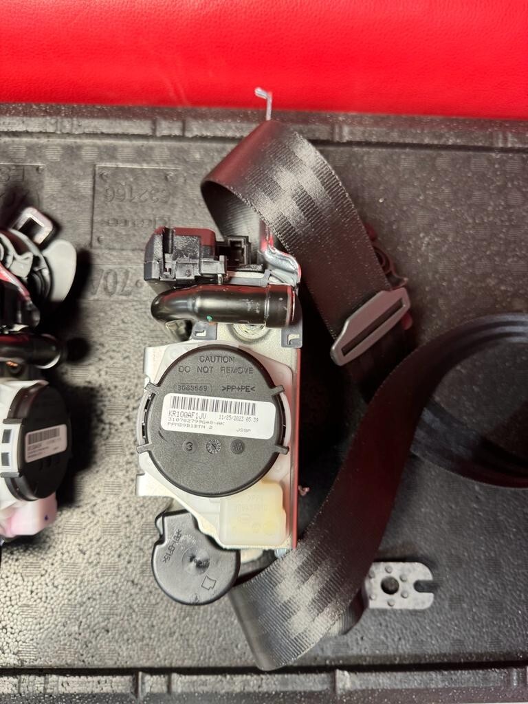 PORSCHE CAYENNE SICHERHEITS GURTEN SEATBELTS R+L 9Y0857705K 9Y0857706K ORIG.NEU - Obrázek 3