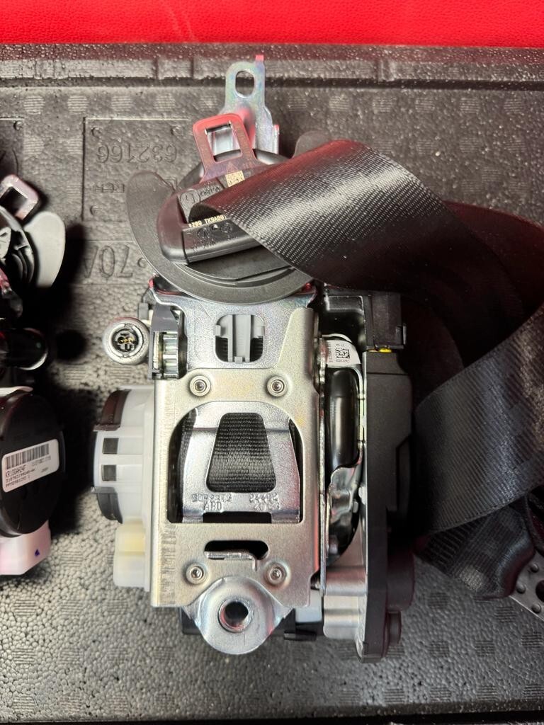 PORSCHE CAYENNE SICHERHEITS GURTEN SEATBELTS R+L 9Y0857705K 9Y0857706K ORIG.NEU - Obrázek 6