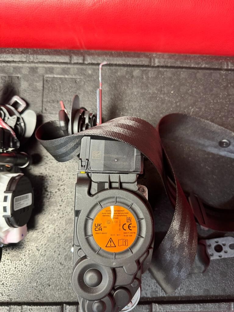 PORSCHE CAYENNE SICHERHEITS GURTEN SEATBELTS R+L 9Y0857705K 9Y0857706K ORIG.NEU - Obrázek 7