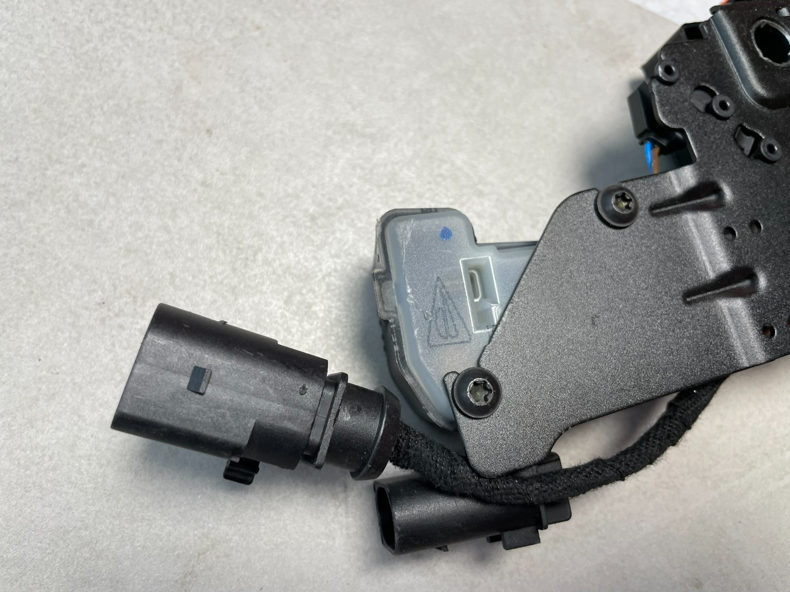 PORSCHE MACAN 95C VERSCHLUSS SCHLOSS MOTORHAUBE ABDECKUNG 95C823509E FAST NEU OE - Obrázek 16