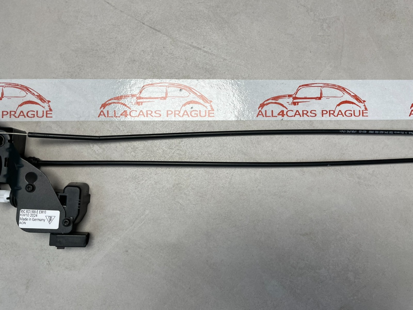 PORSCHE MACAN 95C VERSCHLUSS SCHLOSS MOTORHAUBE ABDECKUNG 95C823509E FAST NEU OE - Obrázek 6