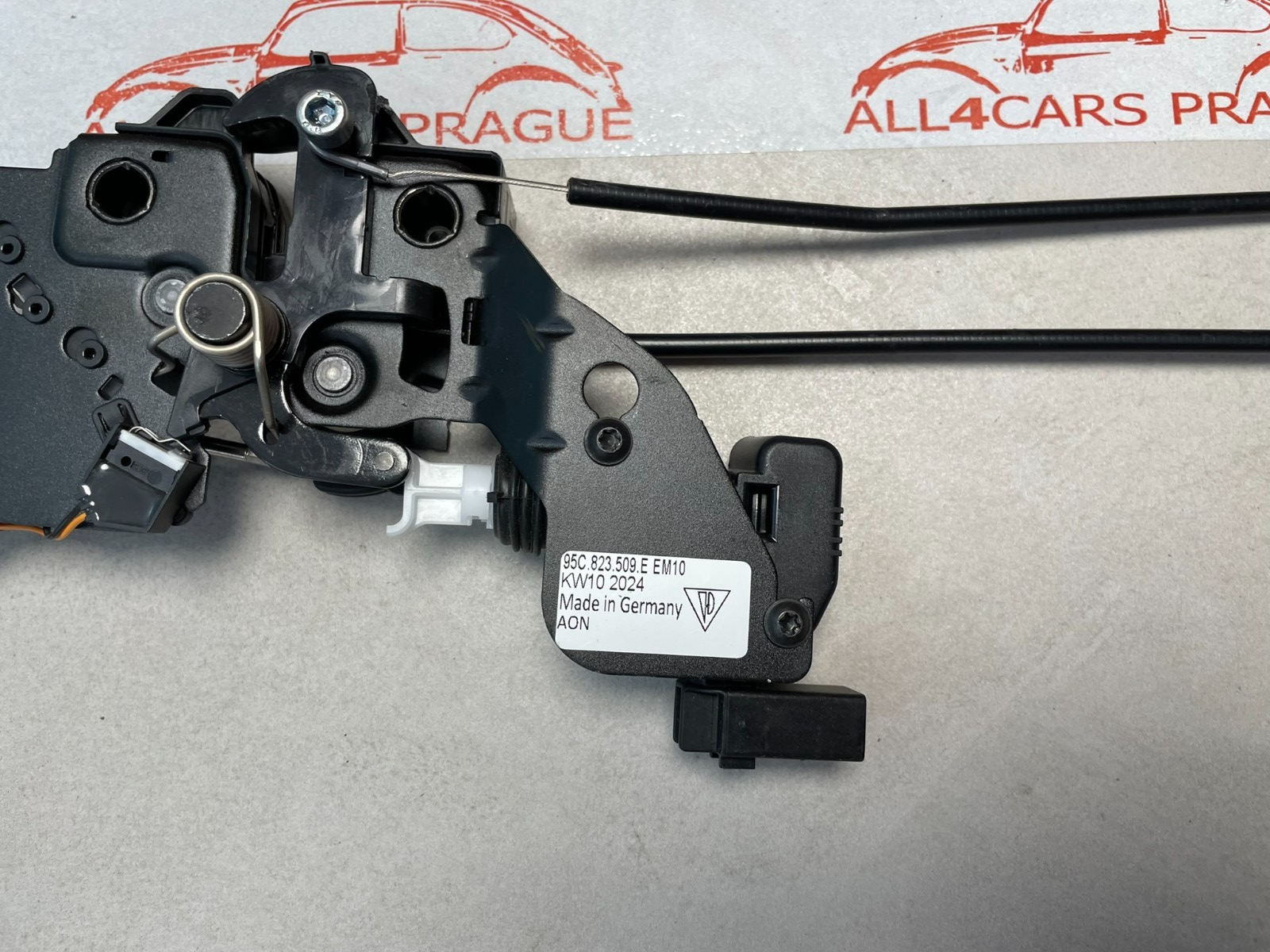 PORSCHE MACAN 95C VERSCHLUSS SCHLOSS MOTORHAUBE ABDECKUNG 95C823509E FAST NEU OE - Obrázek 7