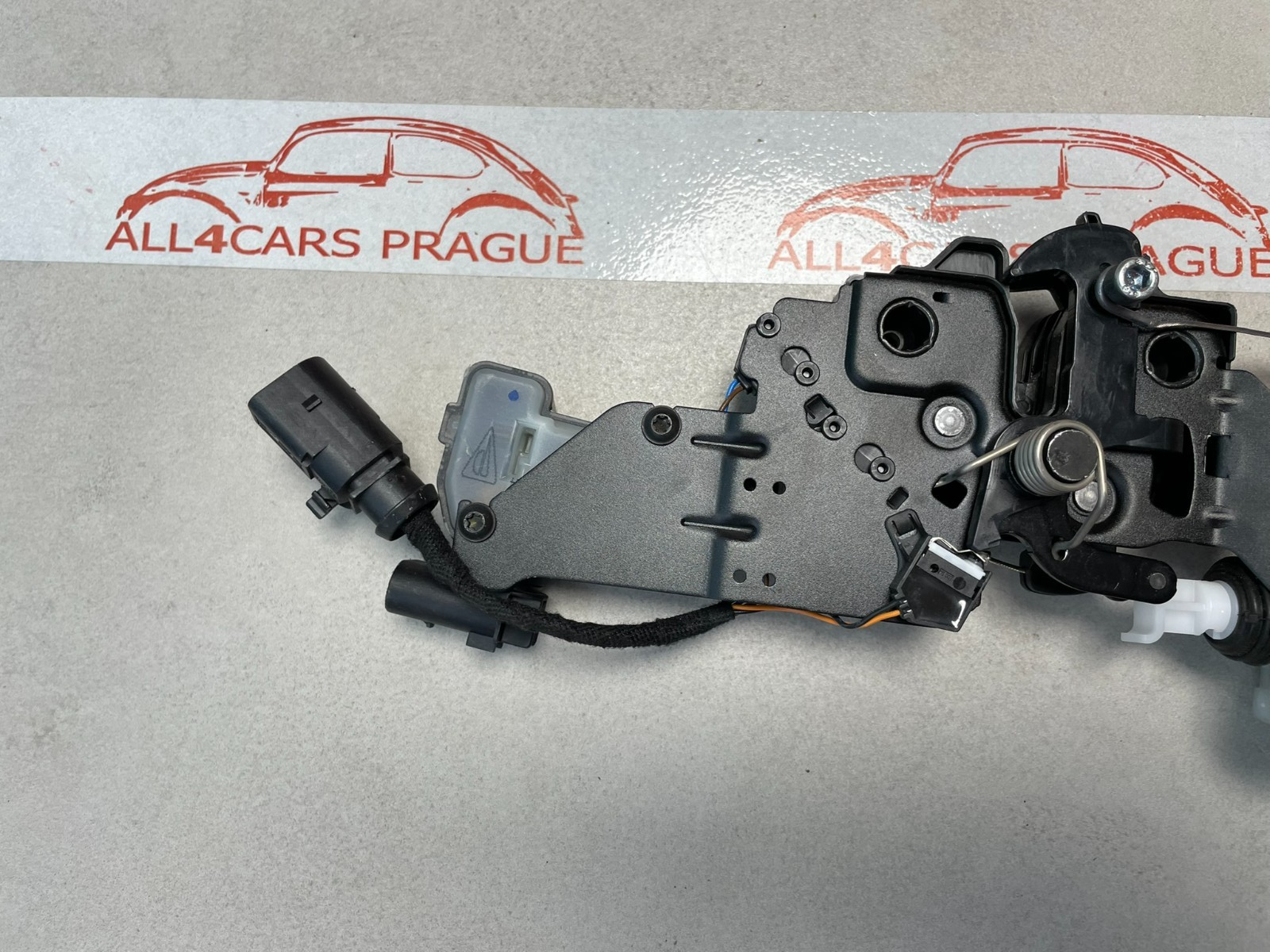 PORSCHE MACAN 95C VERSCHLUSS SCHLOSS MOTORHAUBE ABDECKUNG 95C823509E FAST NEU OE - Obrázek 9