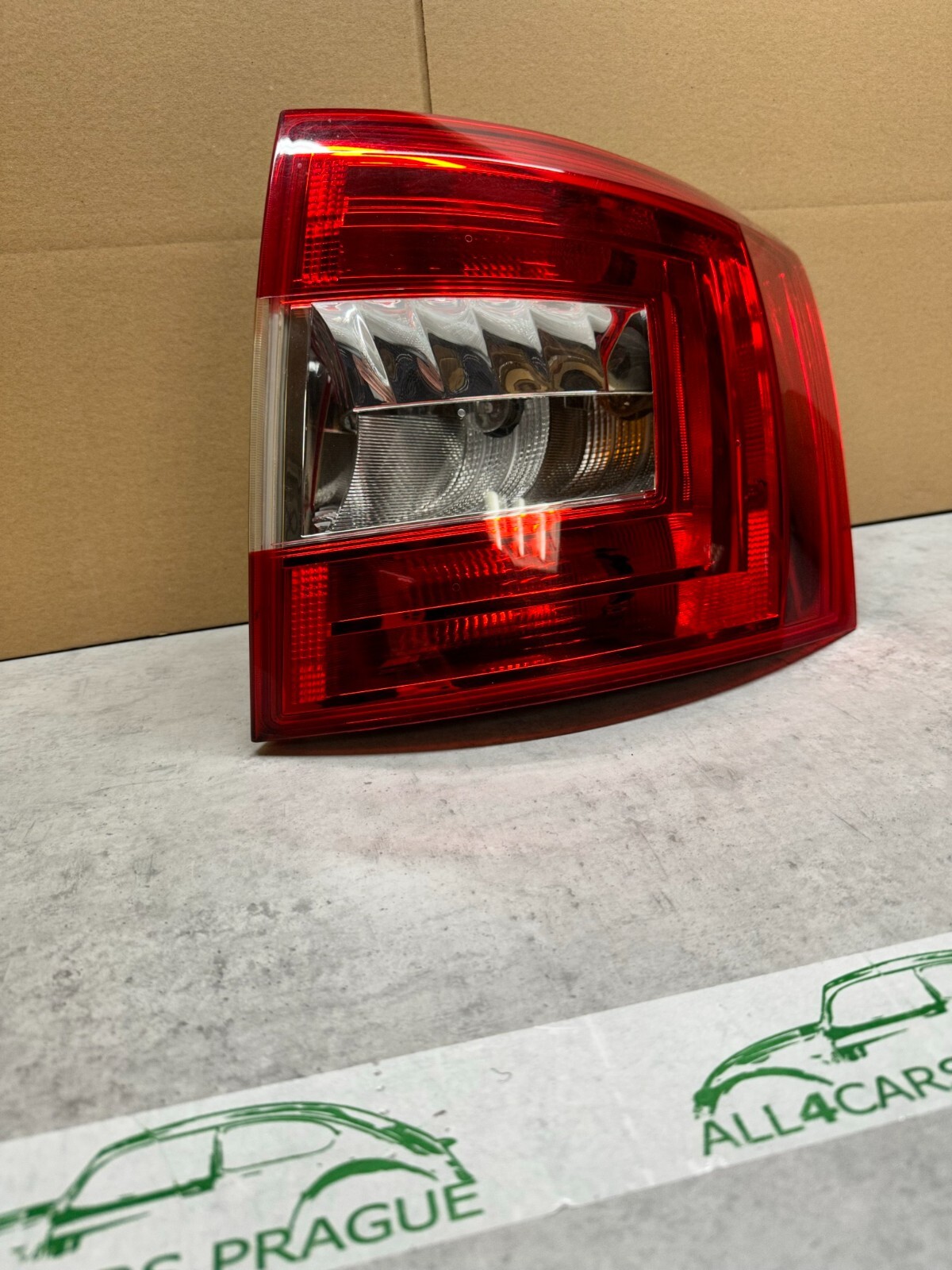 SKODA OCTAVIA III COMBI 2013-2017 RÜCKLEUCHTE 5E9945096 LED RECHTS ORIG. SKODA - Obrázek 3