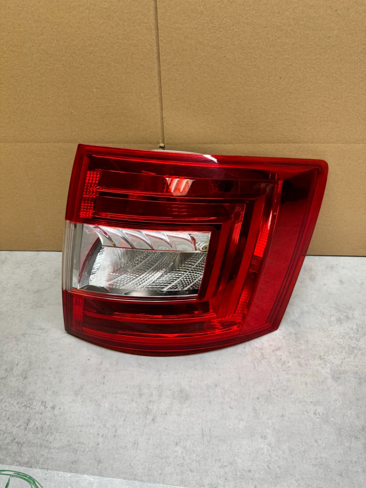 SKODA OCTAVIA III COMBI 2013-2017 RÜCKLEUCHTE 5E9945096 LED RECHTS ORIG. SKODA - Obrázek 4